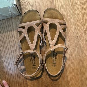 Brand new Naot Sandals. Size 40 equivalent to 9 - 9.5 size shoe.